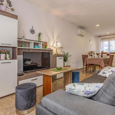 Awesome Apartment In Pula With Wifi Экстерьер фото