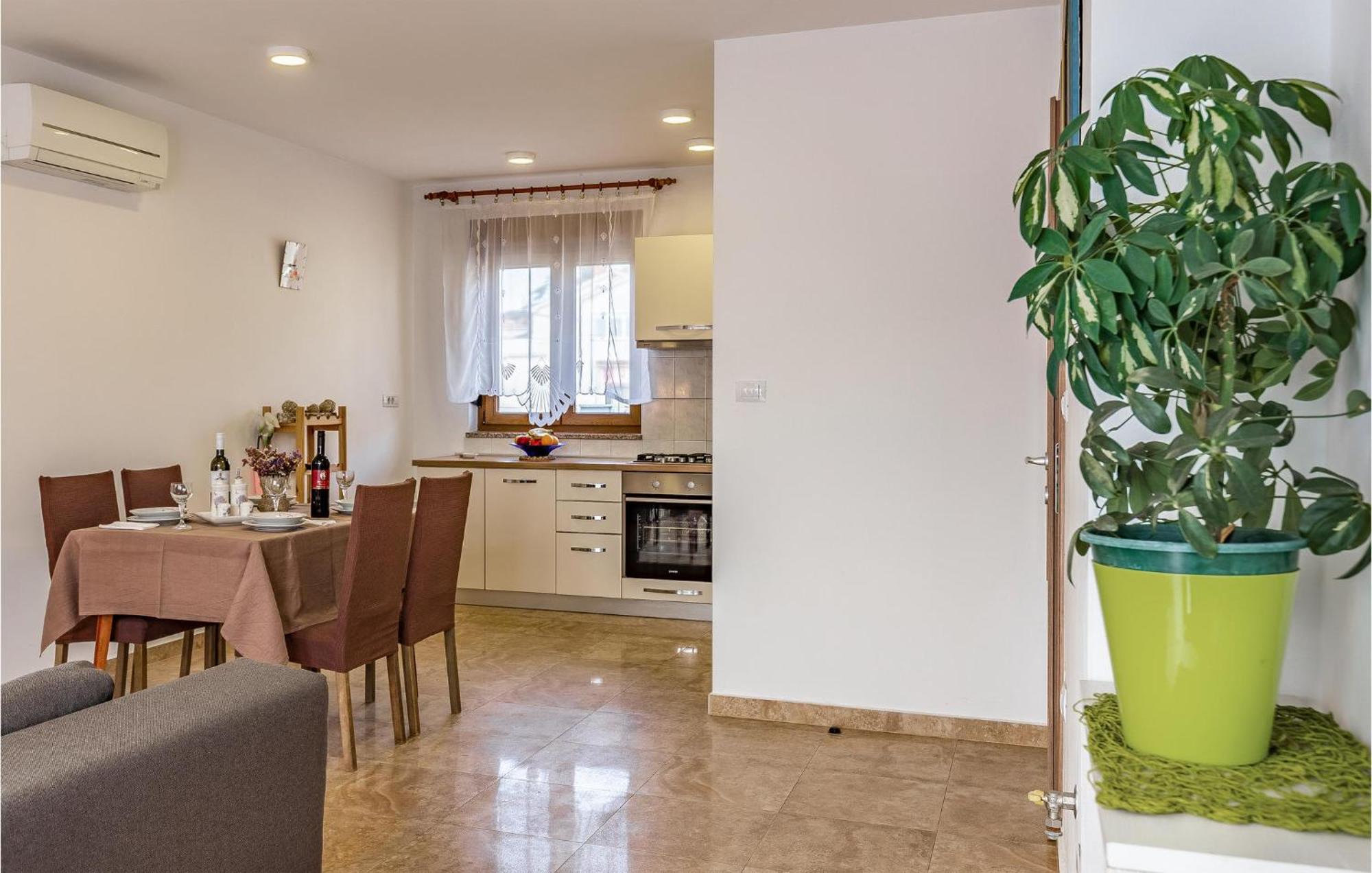 Awesome Apartment In Pula With Wifi Экстерьер фото