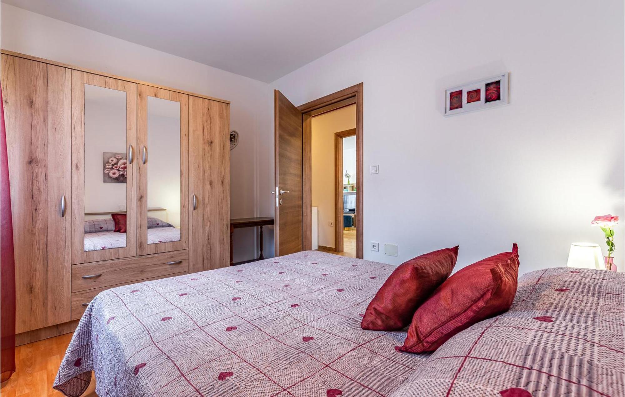 Awesome Apartment In Pula With Wifi Экстерьер фото